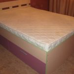 Double bed na may orthopedic mattress