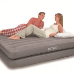 Inflatable two-level bed