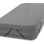 Inflatable bed with built-in pump