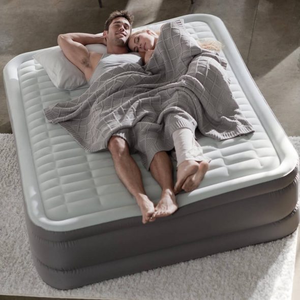 Double inflatable bed