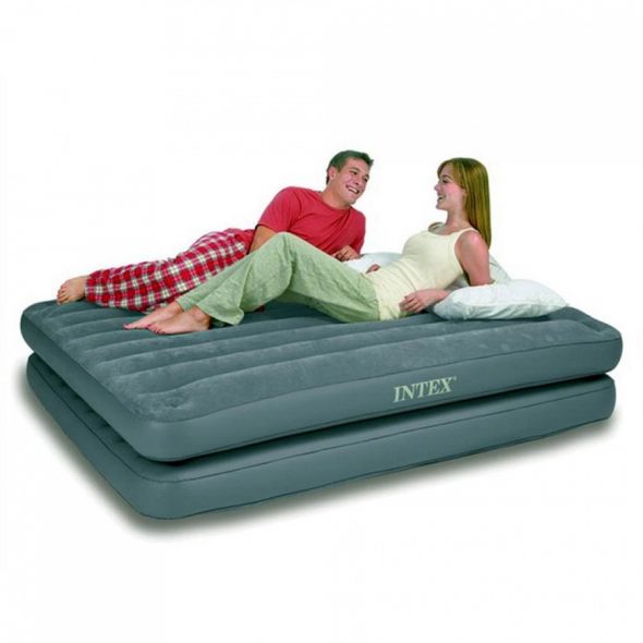 Intex uppblåsbara sängar är en extrasäng.