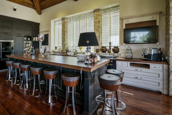 backless bar stools in the kitchen