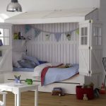 çocuk için beyaz yatak ev