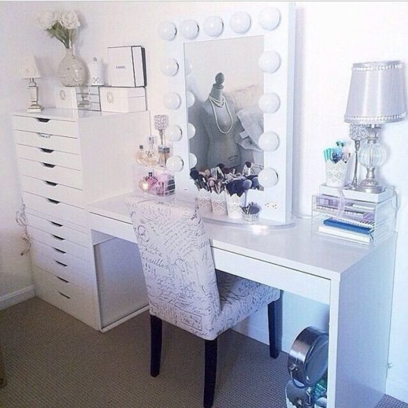 white dressing table