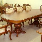 houten stoelen woonkamer tafel