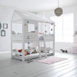 dwupoziomowe łóżko dla dzieci w domu