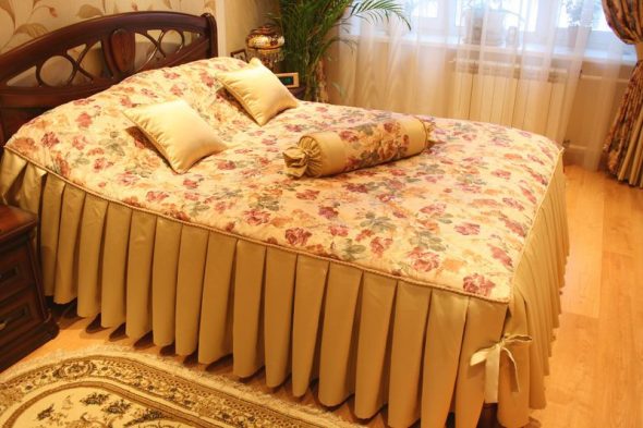 Design bedspread in the bedroom photo