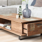 designerski stół z drewna