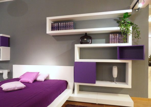 Originele plank boven het bed