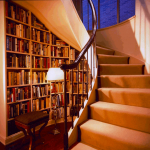 knygų spinta po laiptais