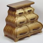 дизайнерски мебели от дървен скрин