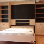 przykład podwójnego łóżka w szafie