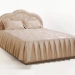 Magandang bedspread sa isang double bed photo