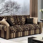 magandang sofa na may floral print