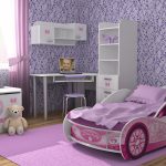 łóżko maszynowe dla dziewczynek w sypialni