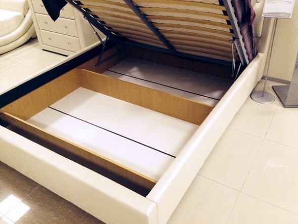 bed lifting cabinet with partitions