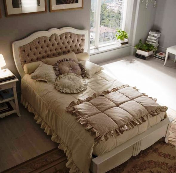 klasszikus stílusú ágy