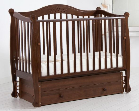 pendulum bed for a child