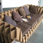 kartonowa sofa