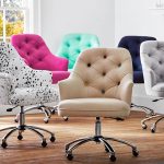 krzesła biurowe w różnych kolorach