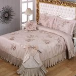 Bedspread with ruffles