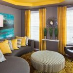 pilka geltona interjero sofa