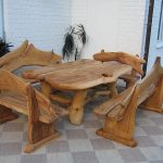 дизайнерска мебелна маса и пейки, изработени от дърво
