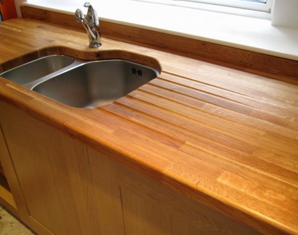 маса с дървена основа