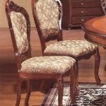 drvene stolice urezane klasike