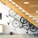 съхранение на велосипеди под стълбите