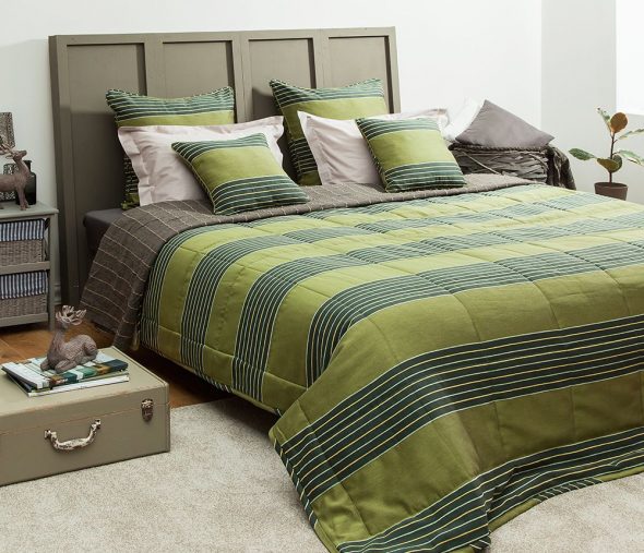 Green bedspread