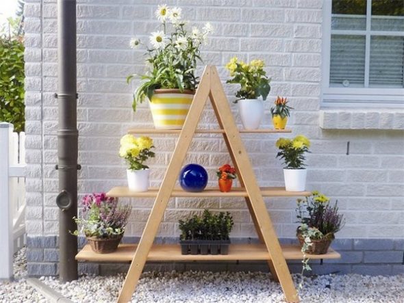 Wooden shelf-rack for flowers