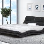 Trwałe łóżko ze skóry ekologicznej