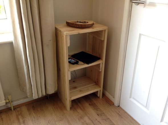 Wooden shelf with their own hands