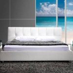 Białe łóżko z eko-skóry
