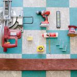 Materiały i narzędzia do produkcji półek drewnianych