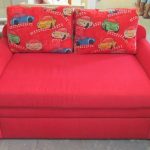 Soft folding sofa para sa mga bata na may angkop na lugar para sa linen