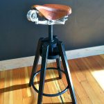 Oryginalny stołek barowy DIY
