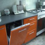 Perilica za suđe u kuhinji interijer fotografija