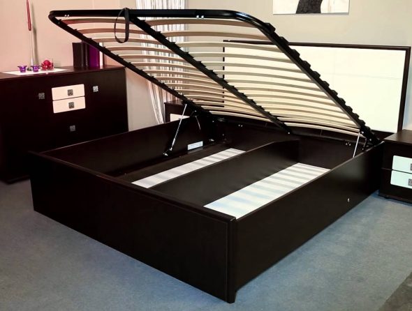 assembling a bed with a lifting mechanism