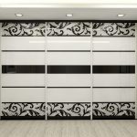 Sliding wardrobe with painted glass and patterns
