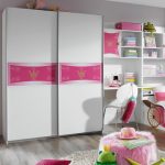Sliding wardrobes in a nursery for a little girl