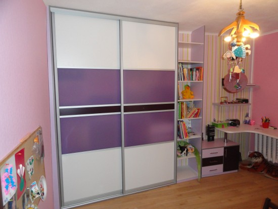 Sliding wardrobes in the nursery to order