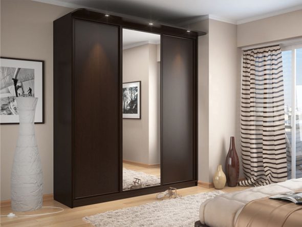 Variants of the design of the doors of the wardrobe compartment