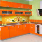 oranžinės spalvos virtuvės komplektas