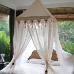 canopy bed sa beranda