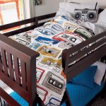 dviaukštė lova paauglių miegamajame