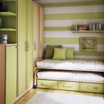 składane łóżko piętrowe w małej sypialni