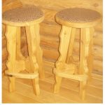 make a bar stool with your hands of wood