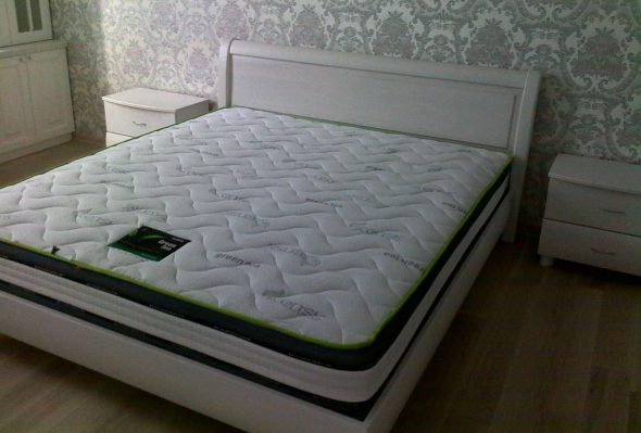 łóżko białe łóżko